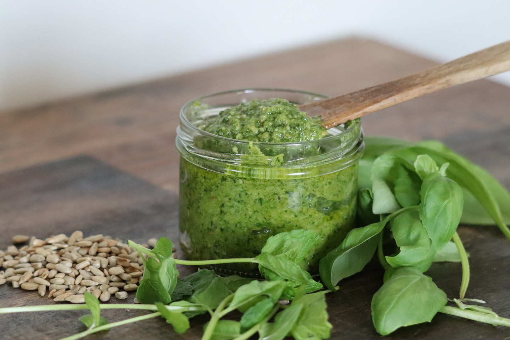 Pesto med basilika, ramslök och mynta