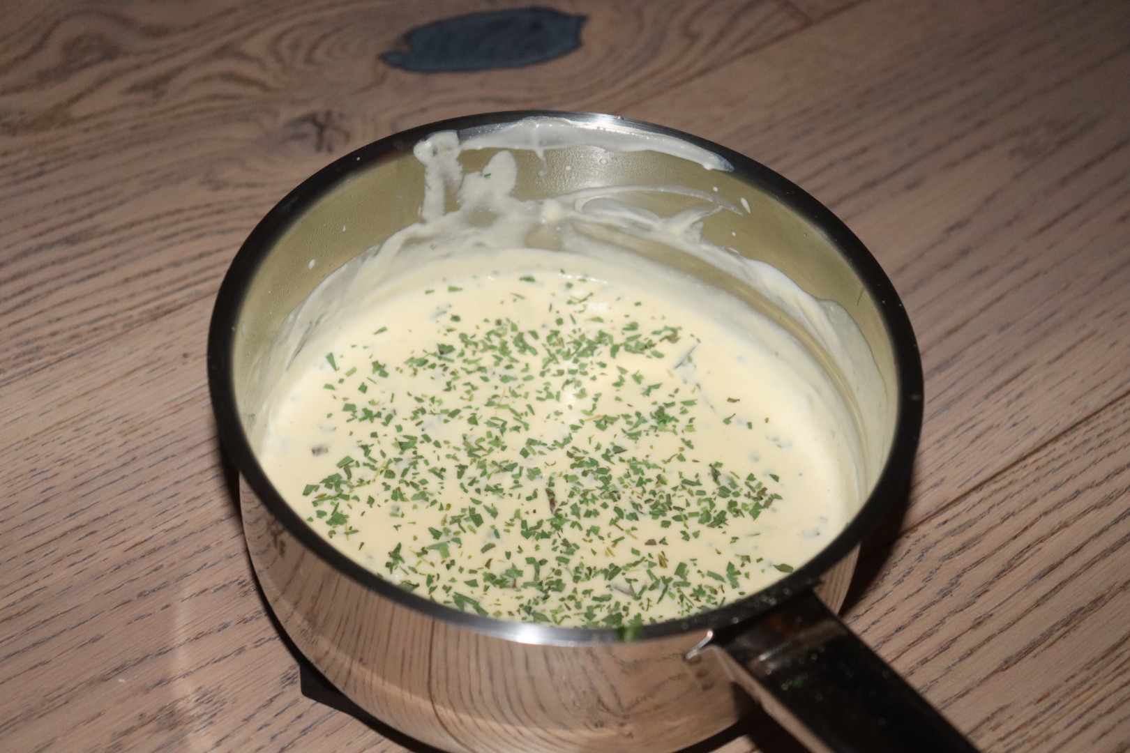 Varm bearnaisesås på creme fraiche