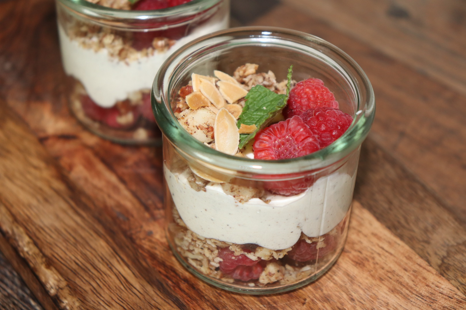 Snabb hallon dessert i glas 