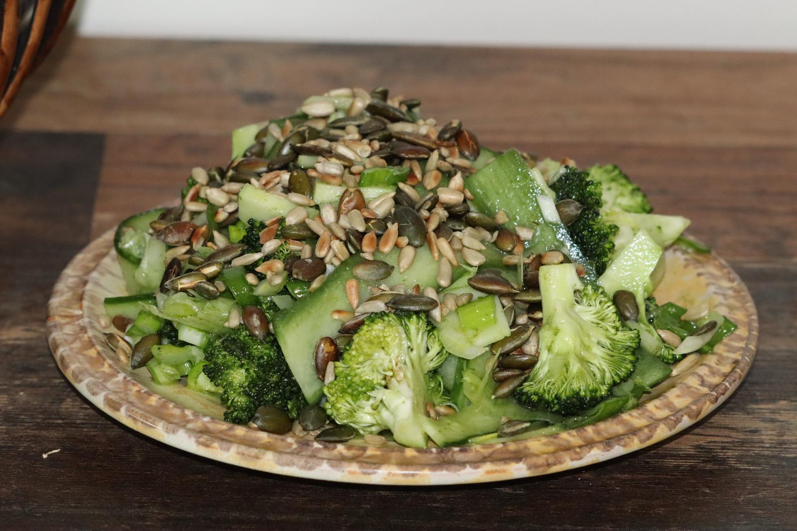 Ramslök och broccolisallad
