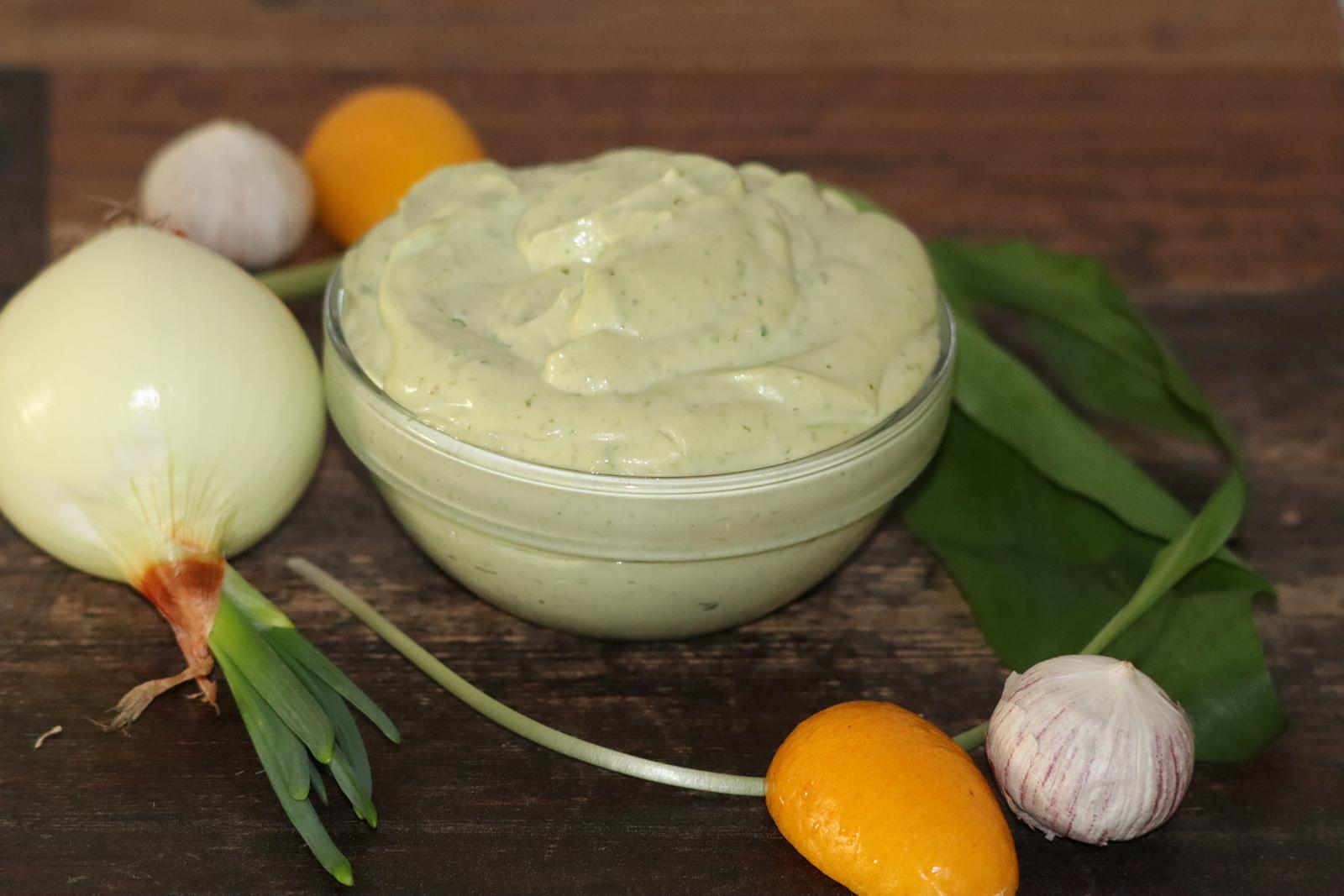 Ramslök och kapris Caesardressing